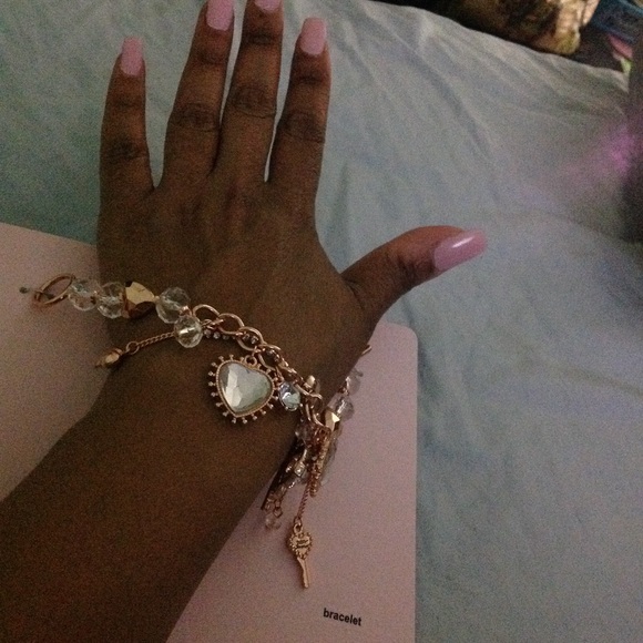 BRAND NEW Betsey Johnson hearts & charms bracelet - Picture 6 of 6